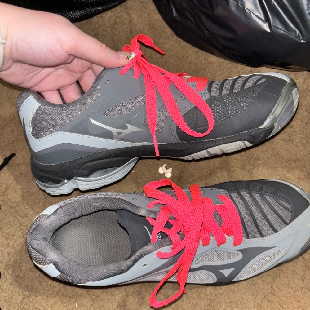 Mizuno Volleyball Shoes size 8